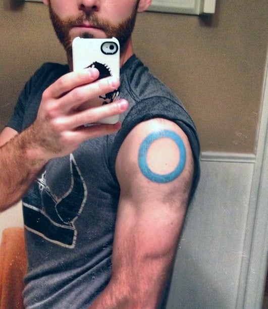 tatuagem circulo azul do diabetes